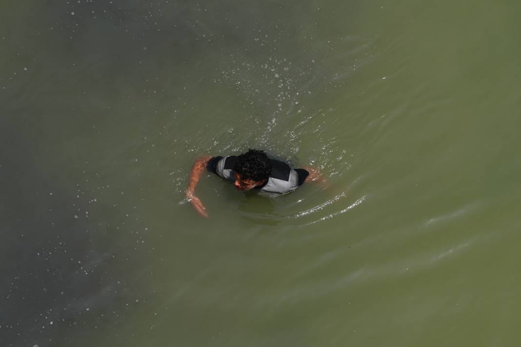 Termometreler 50 dereceyi gösterdi, halk ne yapacağını şaşırdı 22