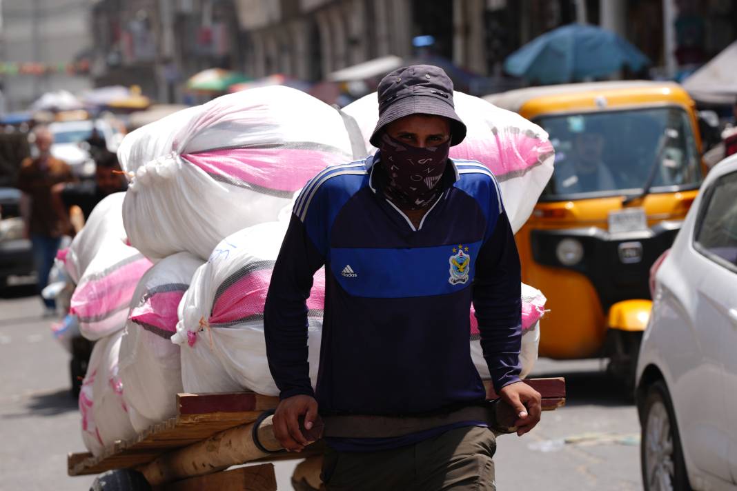 Termometreler 50 dereceyi gösterdi, halk ne yapacağını şaşırdı 11