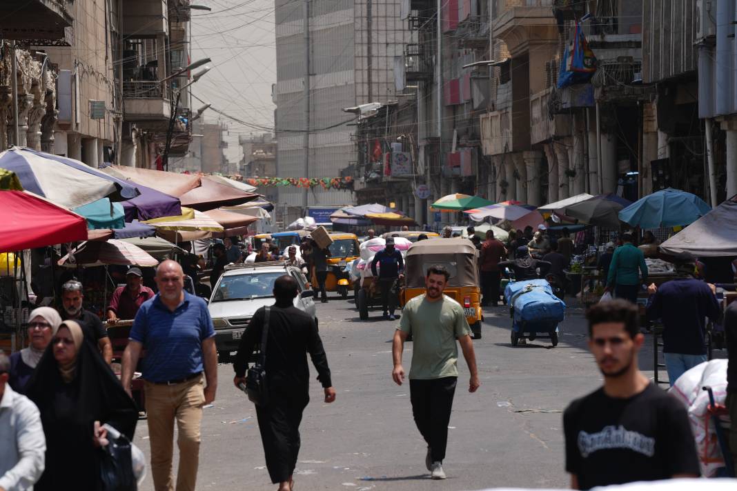 Termometreler 50 dereceyi gösterdi, halk ne yapacağını şaşırdı 8