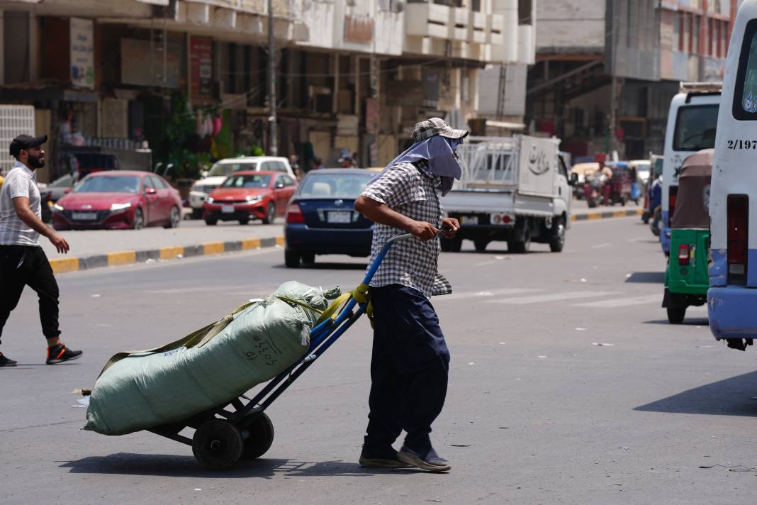 Termometreler 50 dereceyi gösterdi, halk ne yapacağını şaşırdı 1