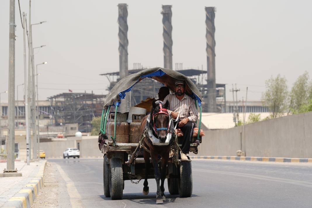 Termometreler 50 dereceyi gösterdi, halk ne yapacağını şaşırdı 3