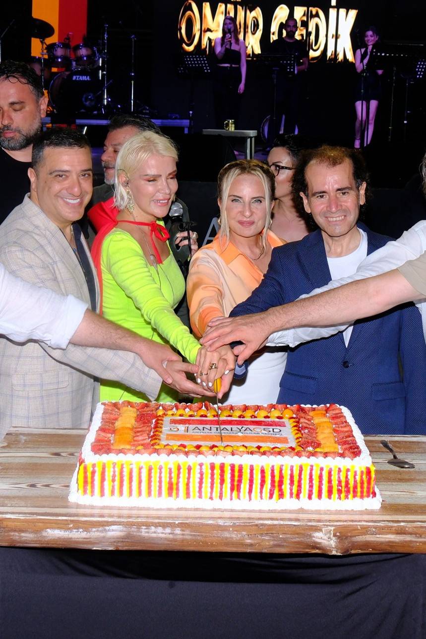 Dursun Özbek sözünü tuttu 1