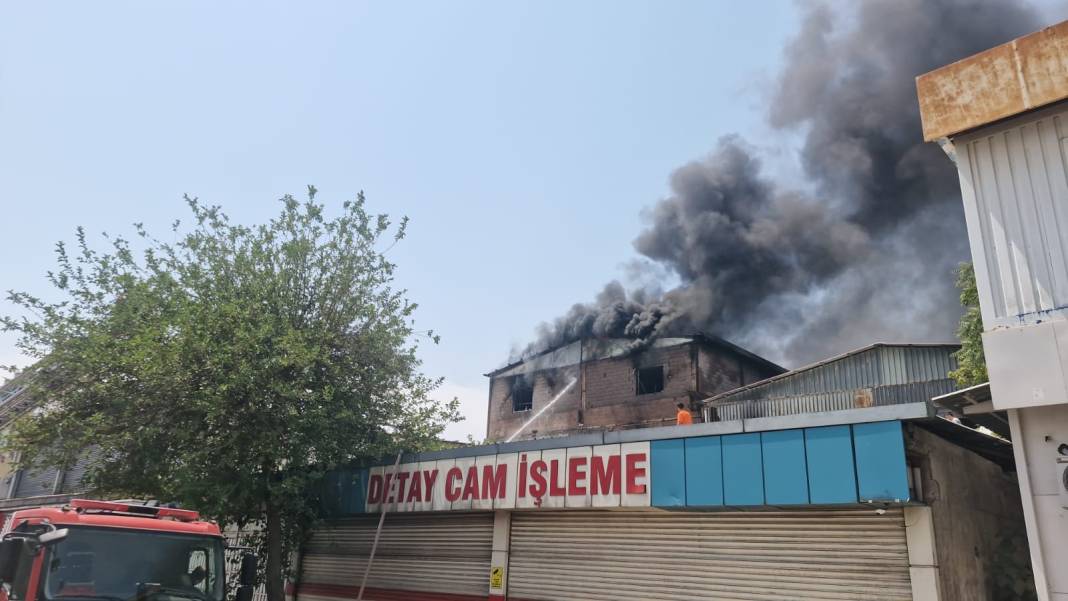 Diyarbakır'da siyah dumanlar gökyüzünü kapladı 2