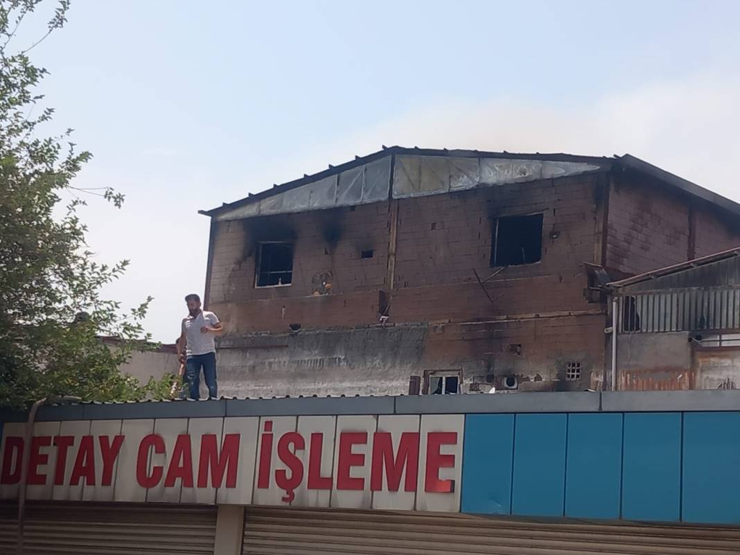 Diyarbakır'da siyah dumanlar gökyüzünü kapladı 11