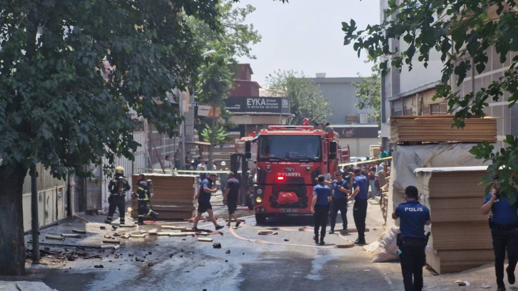 Diyarbakır'da siyah dumanlar gökyüzünü kapladı 10