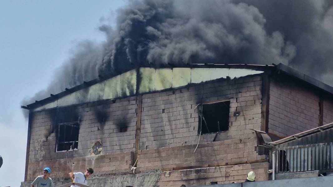 Diyarbakır'da siyah dumanlar gökyüzünü kapladı 7