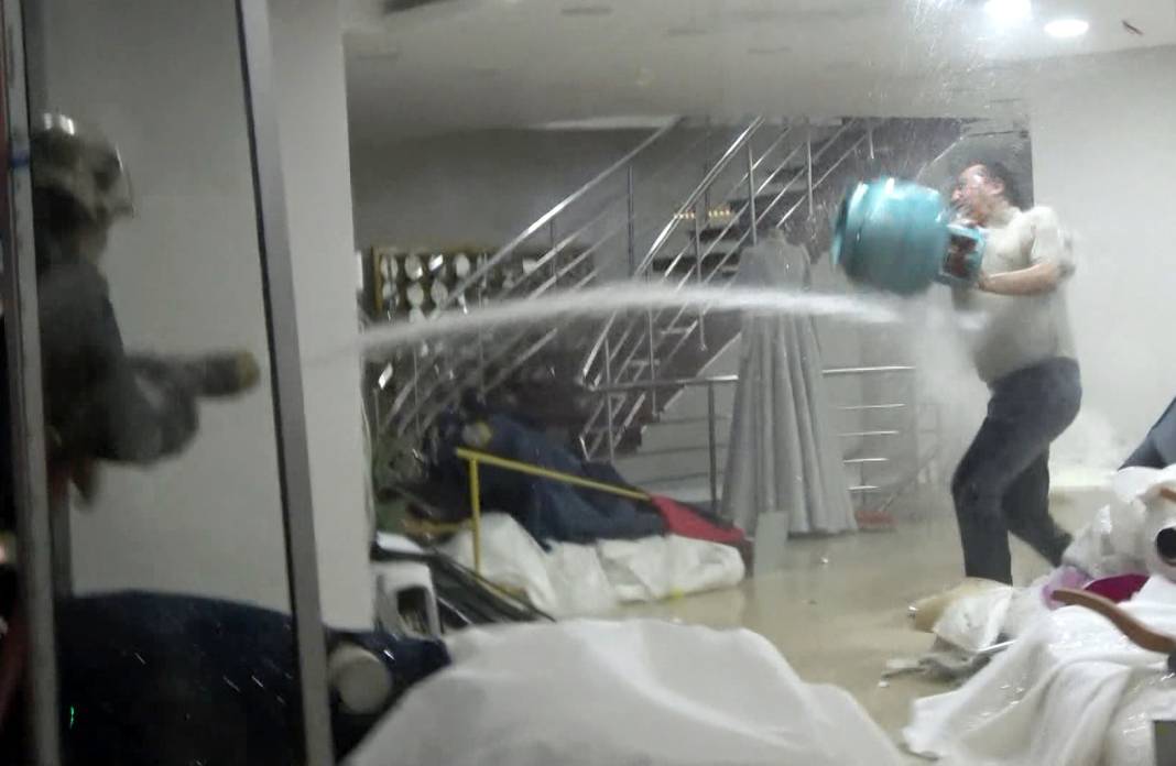 Eşine sinirlendi dükkanını havaya uçurmaya kalktı 5