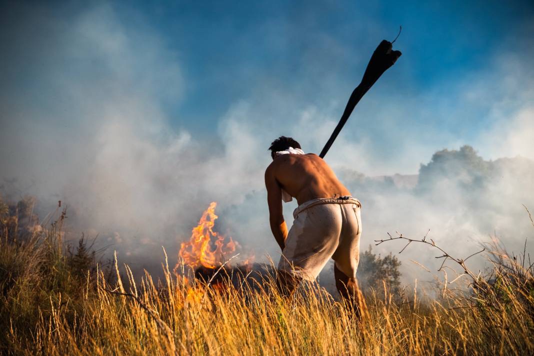 Çaresizliğimizin fotoğrafları: Ormanları yutan alevlere damacanalarla koştular 5