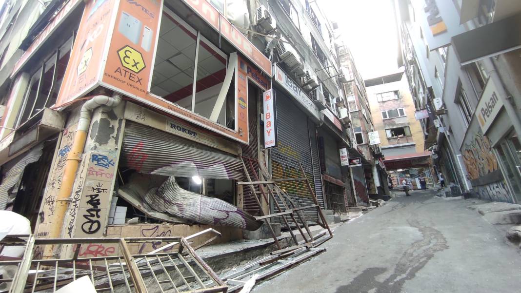 Beyoğlu'nda facianın izleri gün aydınlanınca ortaya çıktı 1