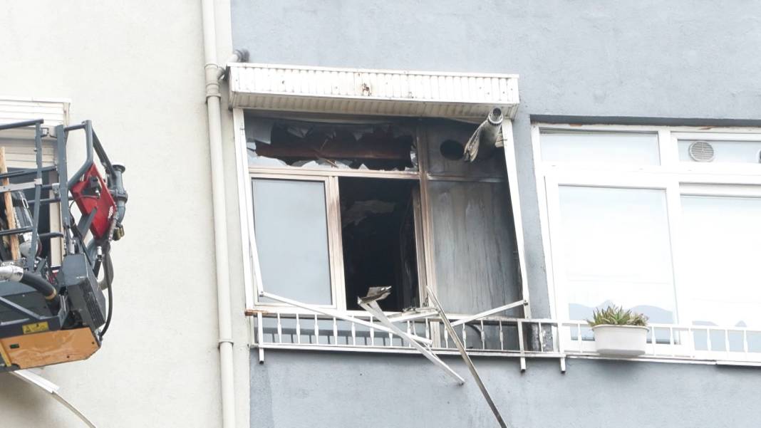 İstanbul’da 10 katlı binada yangın! 4 kişi yaralandı 4