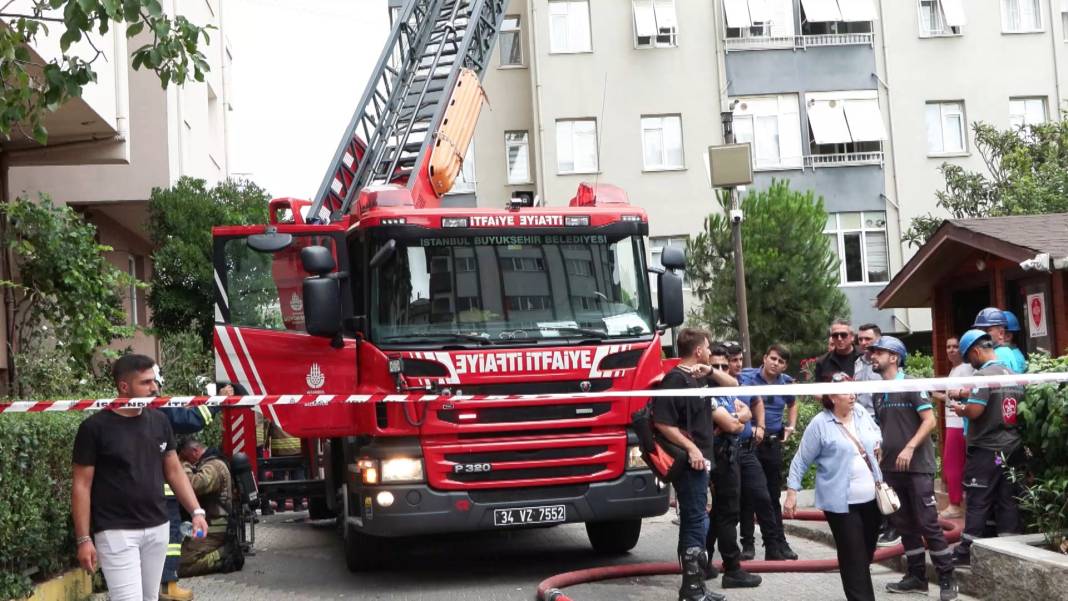 İstanbul’da 10 katlı binada yangın! 4 kişi yaralandı 1
