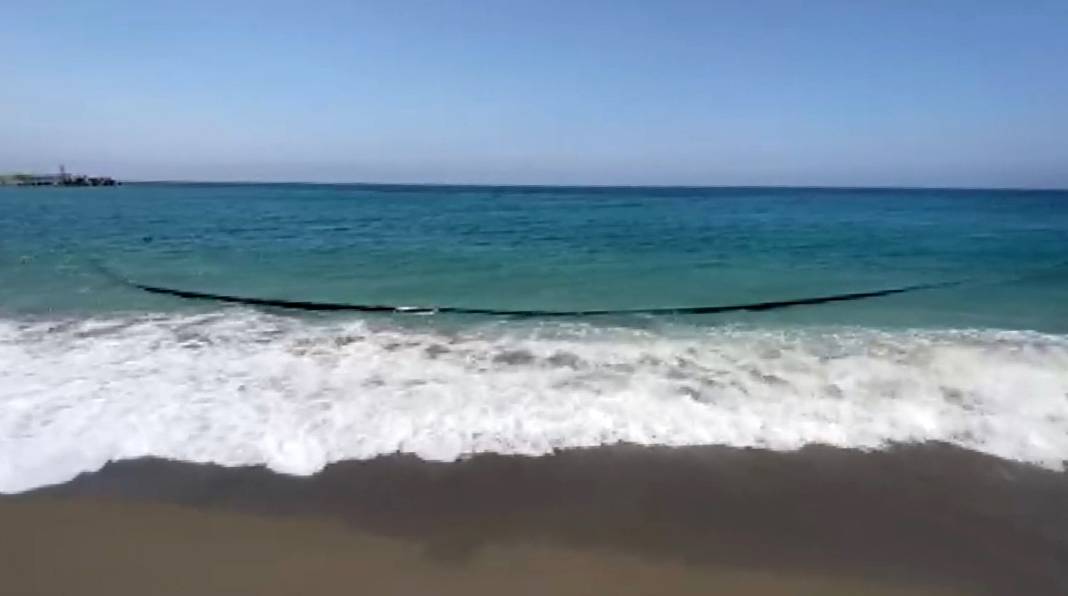 Antalya sahillerinde görülmemiş olay! Kıyıya vurdu, uzunluğu tam 500 metre 1