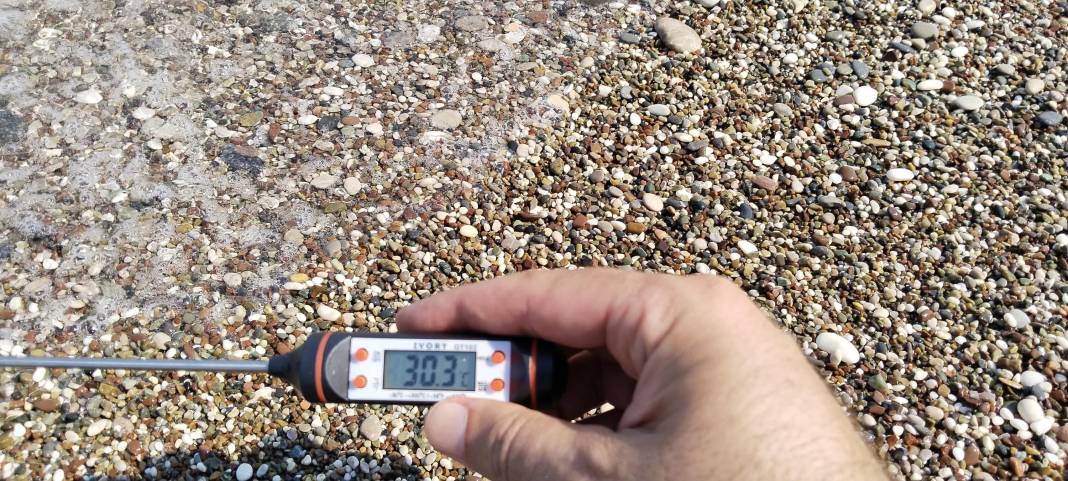 Serinlemek için denize girenler yandı 1