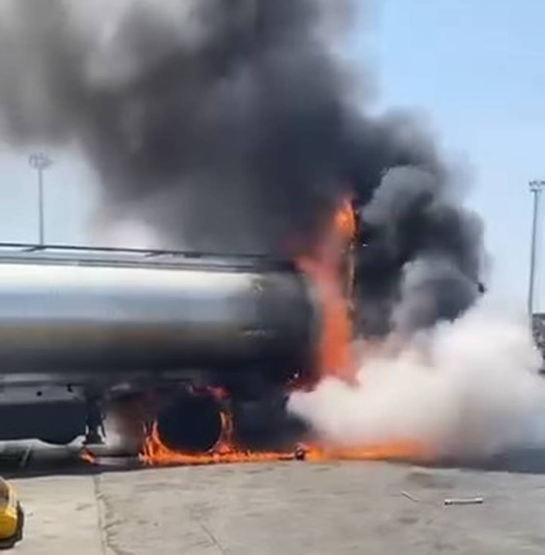 Sınırın yanı başında akaryakıt yüklü tanker alev alev yandı 2