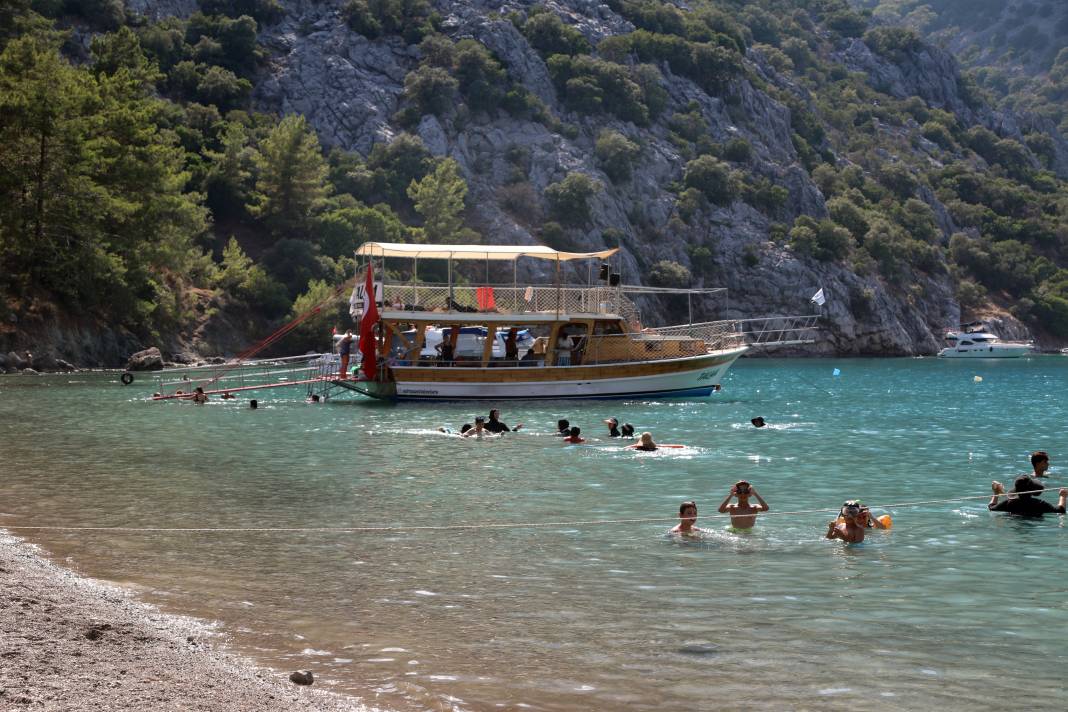 Tatilciler fotoğraf sırasında: Antalya'da Tayland havası estiriyor 1