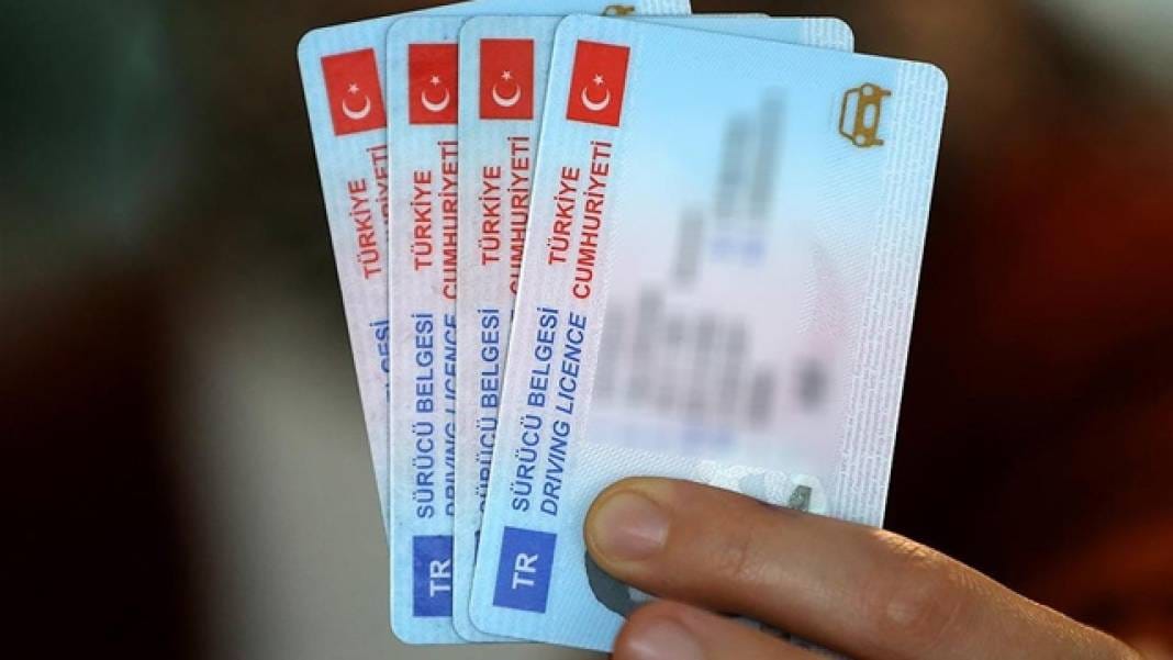 Eski tip ehliyet sahiplerine uyarı: 3 gün sonra binlerce lira ceza kesilecek! Zaman daralıyor 4
