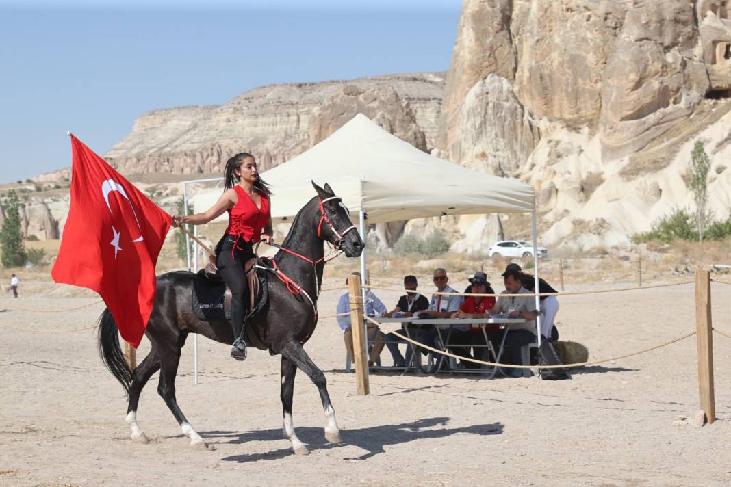 Aşıklar şehrinin güzelleri podyuma çıktı 3