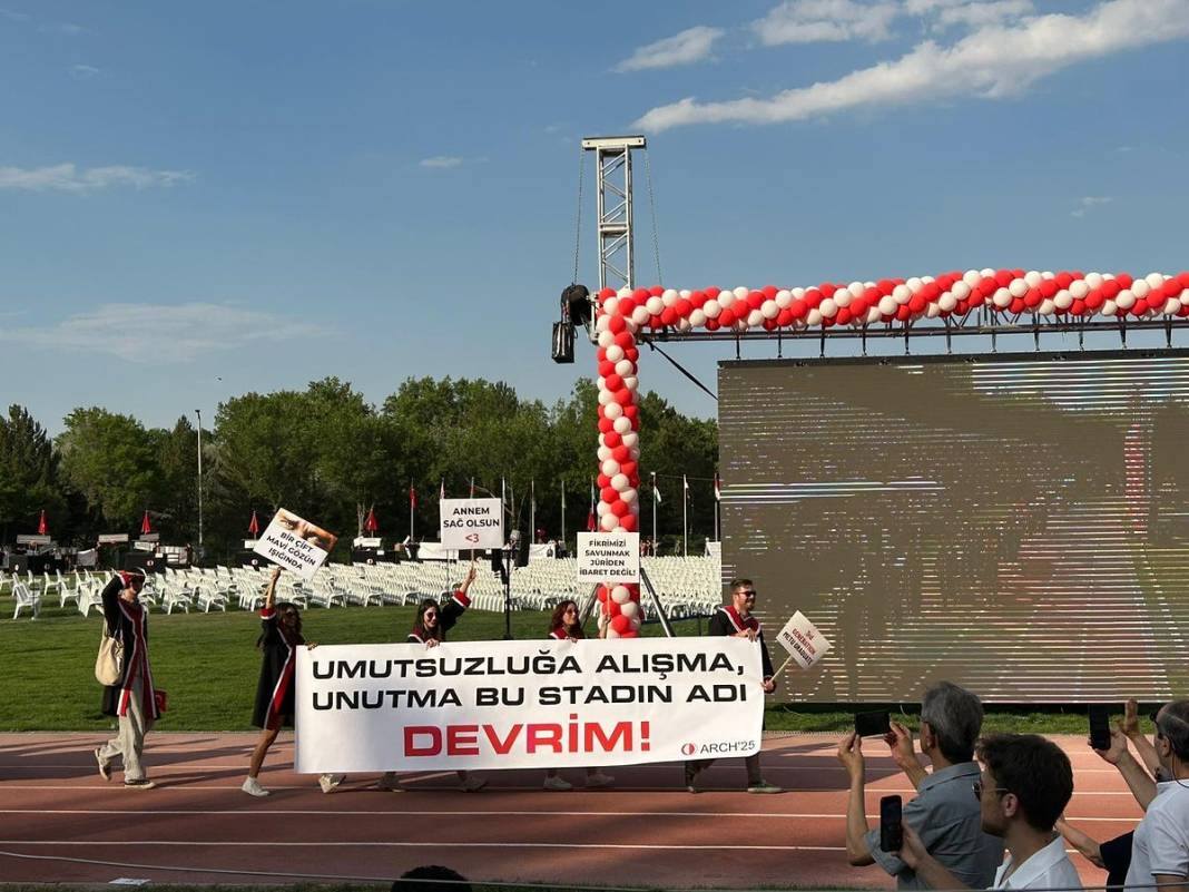 ODTÜ'lüler yine sözünü esirgemedi: İşte yıllarca unutulmayacak atarlı giderli pankartlar 22