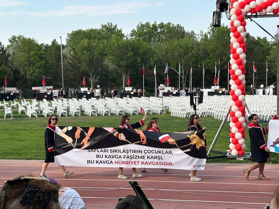 ODTÜ'lüler yine sözünü esirgemedi: İşte yıllarca unutulmayacak atarlı giderli pankartlar 21