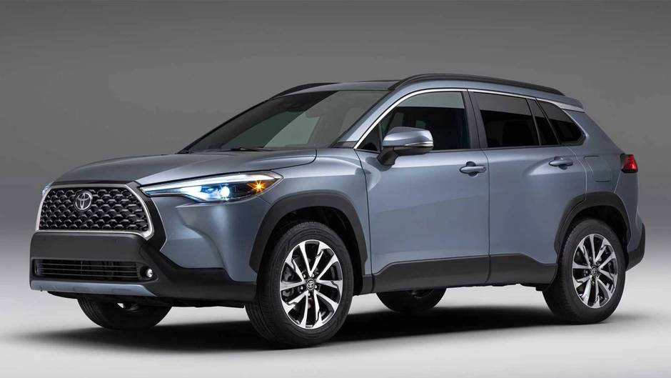 Toyota 345 bin TL birden indirdi: Bayiler meraklılarıyla doldu 9