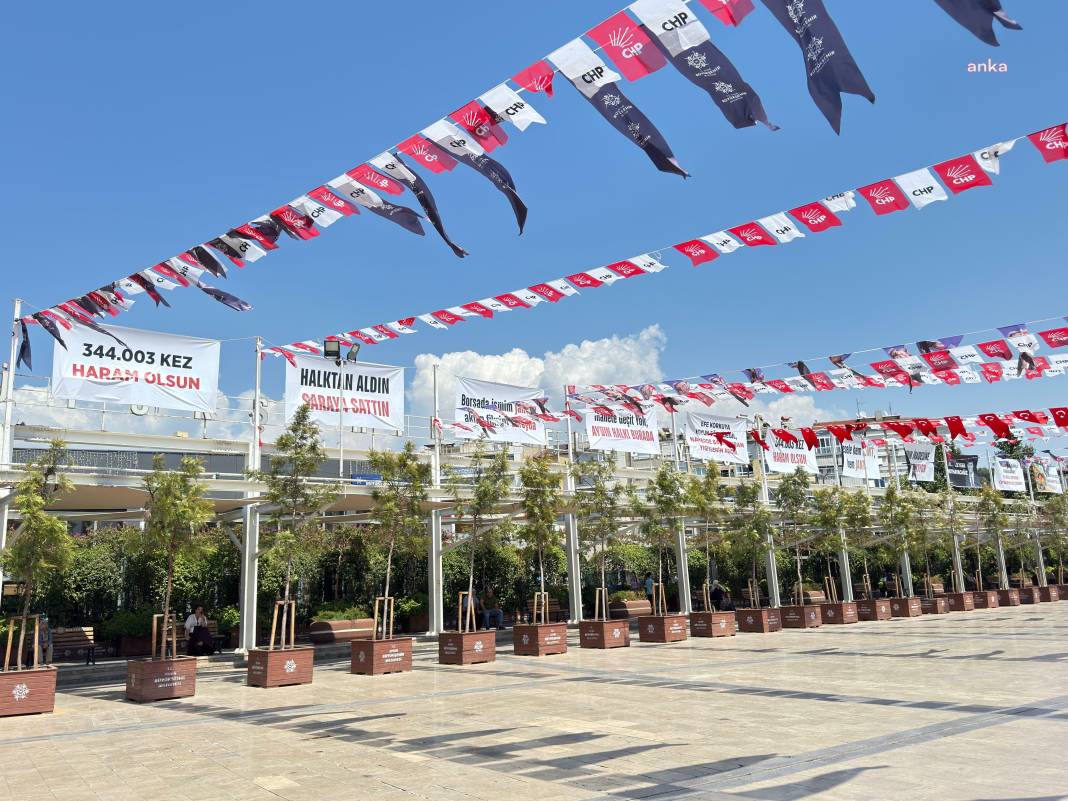 Çerçioğlu camdan bakınca bu pankartları görecek: 344.003 kez haram olsun 1