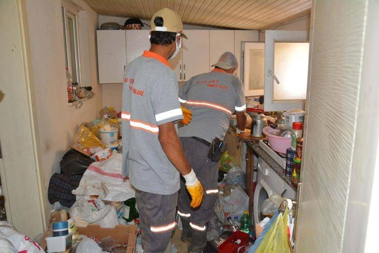 Belediye 9 kez temizledi ev sahibi 10. kez çöp doldurdu!  7 traktör römorku çöp çıktı 3