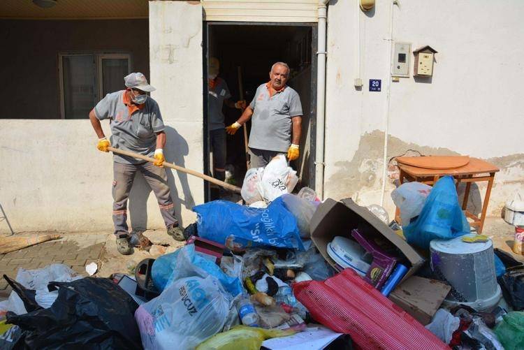 Belediye 9 kez temizledi ev sahibi 10. kez çöp doldurdu!  7 traktör römorku çöp çıktı 4