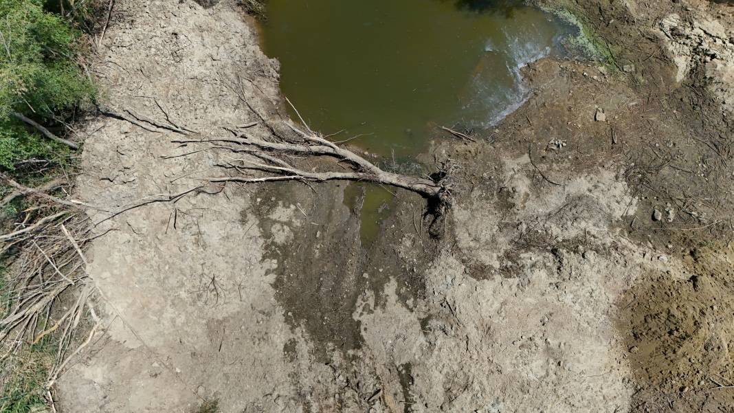 40 dereceyi aşan sıcaklıklar Teke Deresi'ni tamamen kuruttu 2