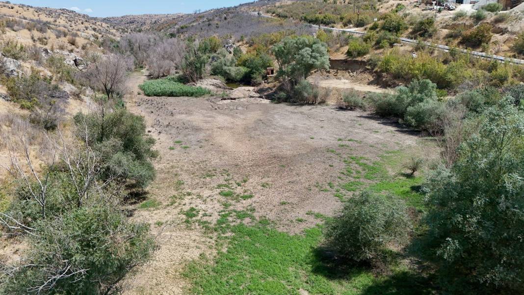 40 dereceyi aşan sıcaklıklar Teke Deresi'ni tamamen kuruttu 1