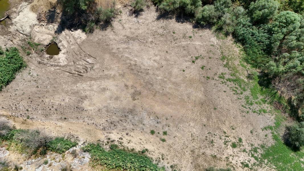 40 dereceyi aşan sıcaklıklar Teke Deresi'ni tamamen kuruttu 3