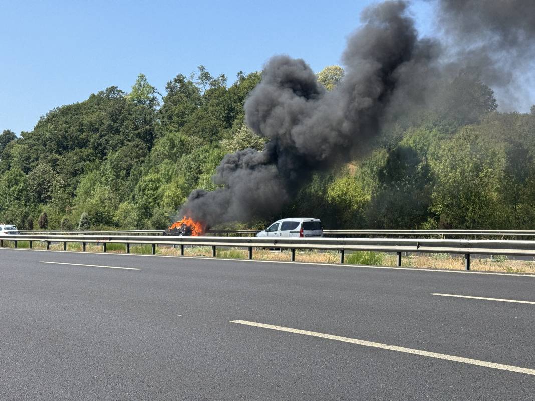Otoyolda yangın paniği: Araç kullanılmaz hale geldi 3