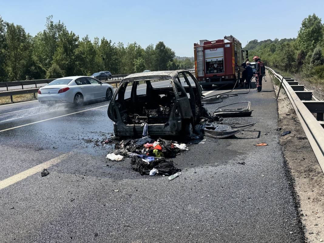 Otoyolda yangın paniği: Araç kullanılmaz hale geldi 4