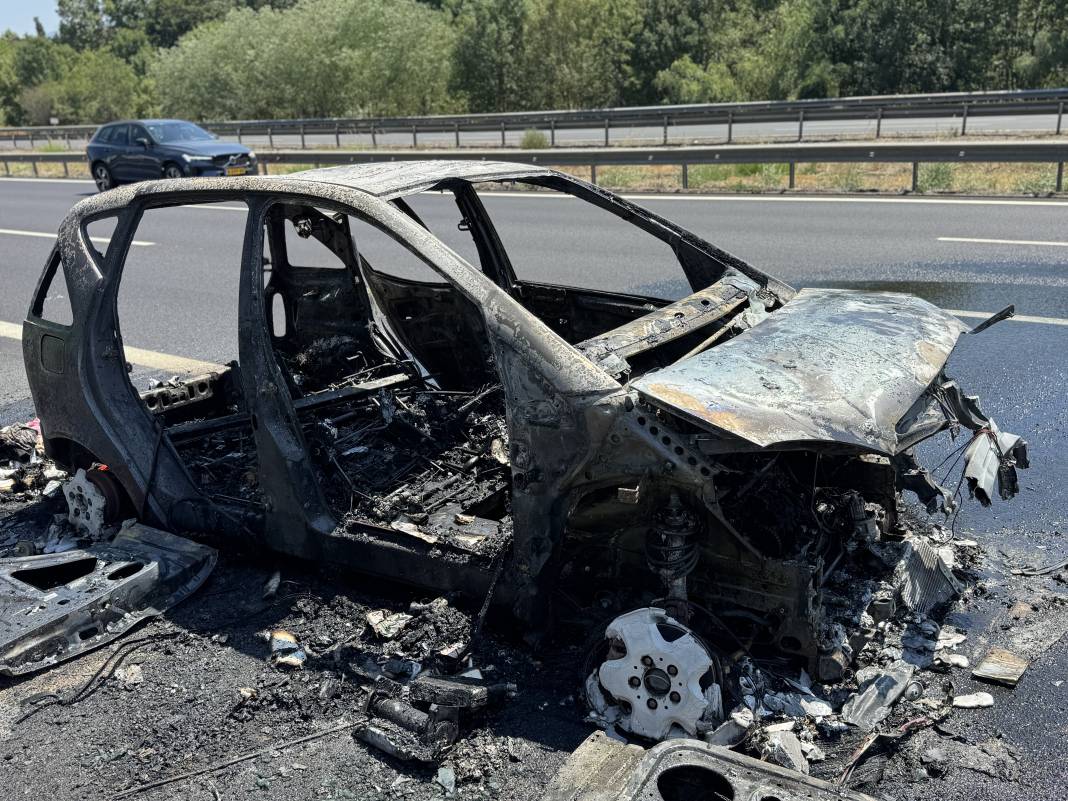 Otoyolda yangın paniği: Araç kullanılmaz hale geldi 5