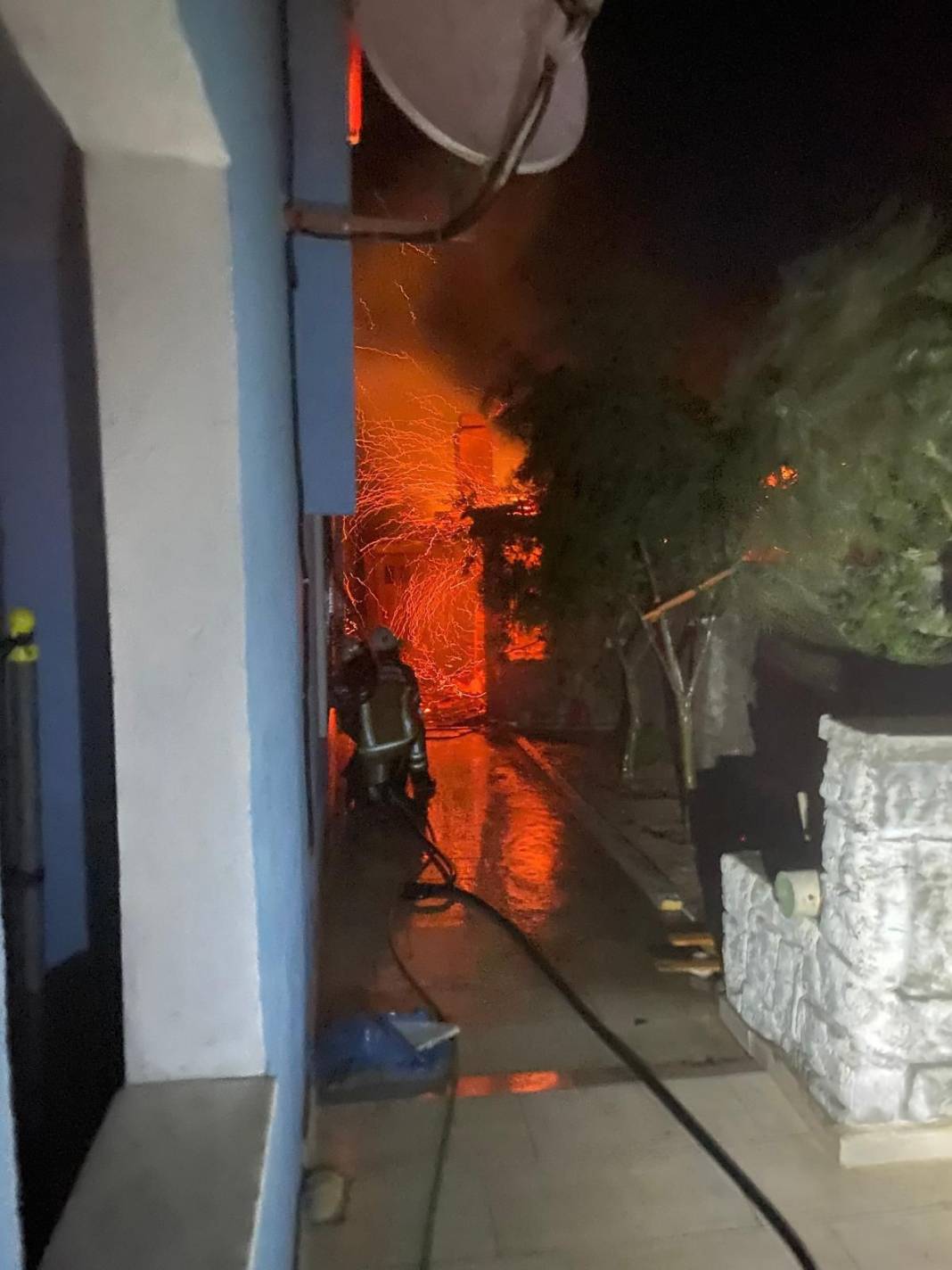 İzmir'de makilik alanda yangın 2