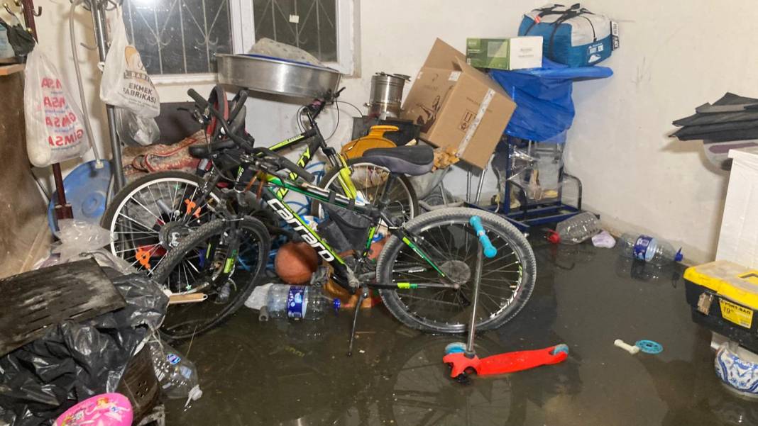 Ankara'da sağanak yağış hayatı olumsuz etkiledi! 7