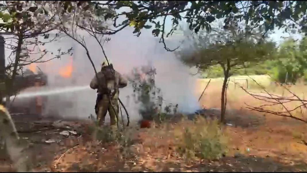 Arnavutköy’de yangın alarmı! Tek katlı ev alev aldı 9