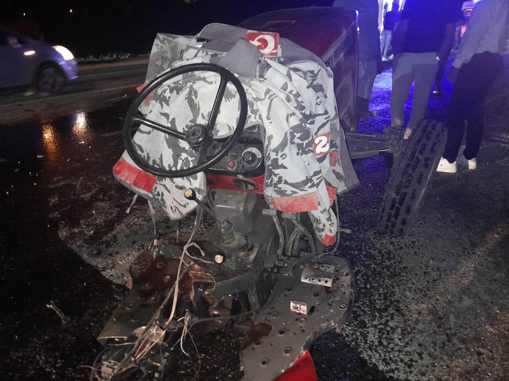 Çorum'da feci kaza: Traktör ikiye bölündü 5
