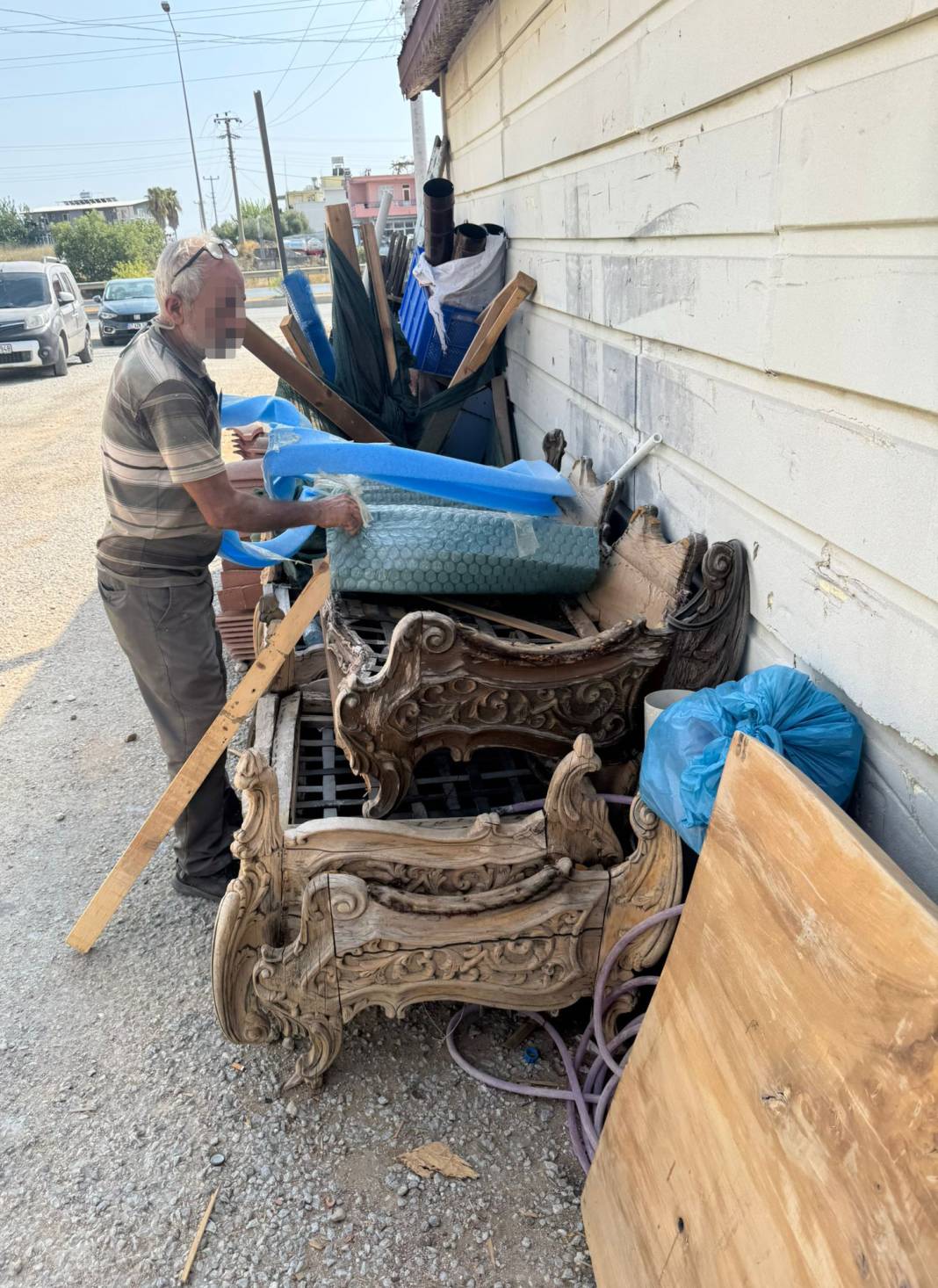 Mobilya deposundan bin 500 yıllık tarihi eserler çıktı 4