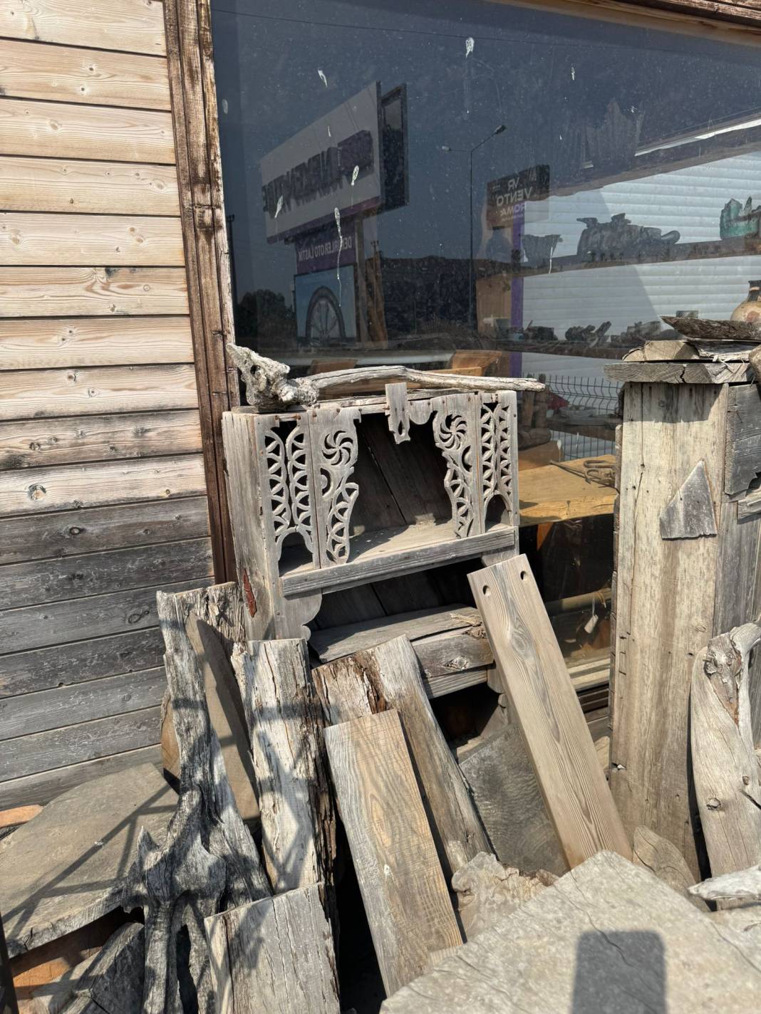 Mobilya deposundan bin 500 yıllık tarihi eserler çıktı 8