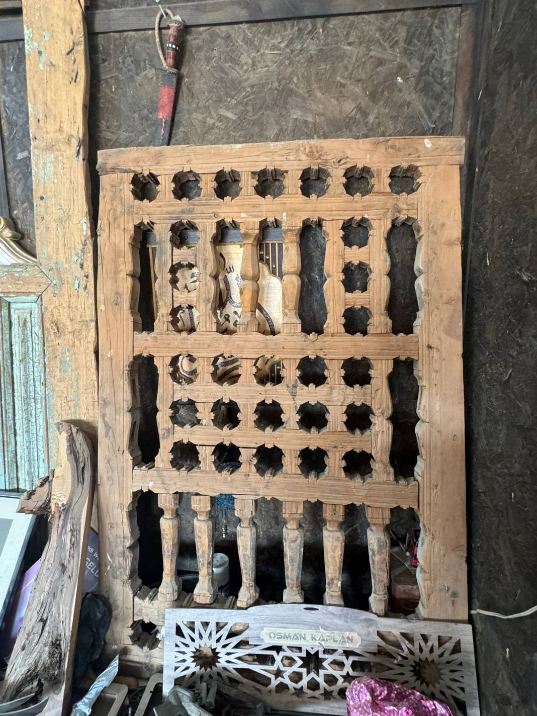 Mobilya deposundan bin 500 yıllık tarihi eserler çıktı 7