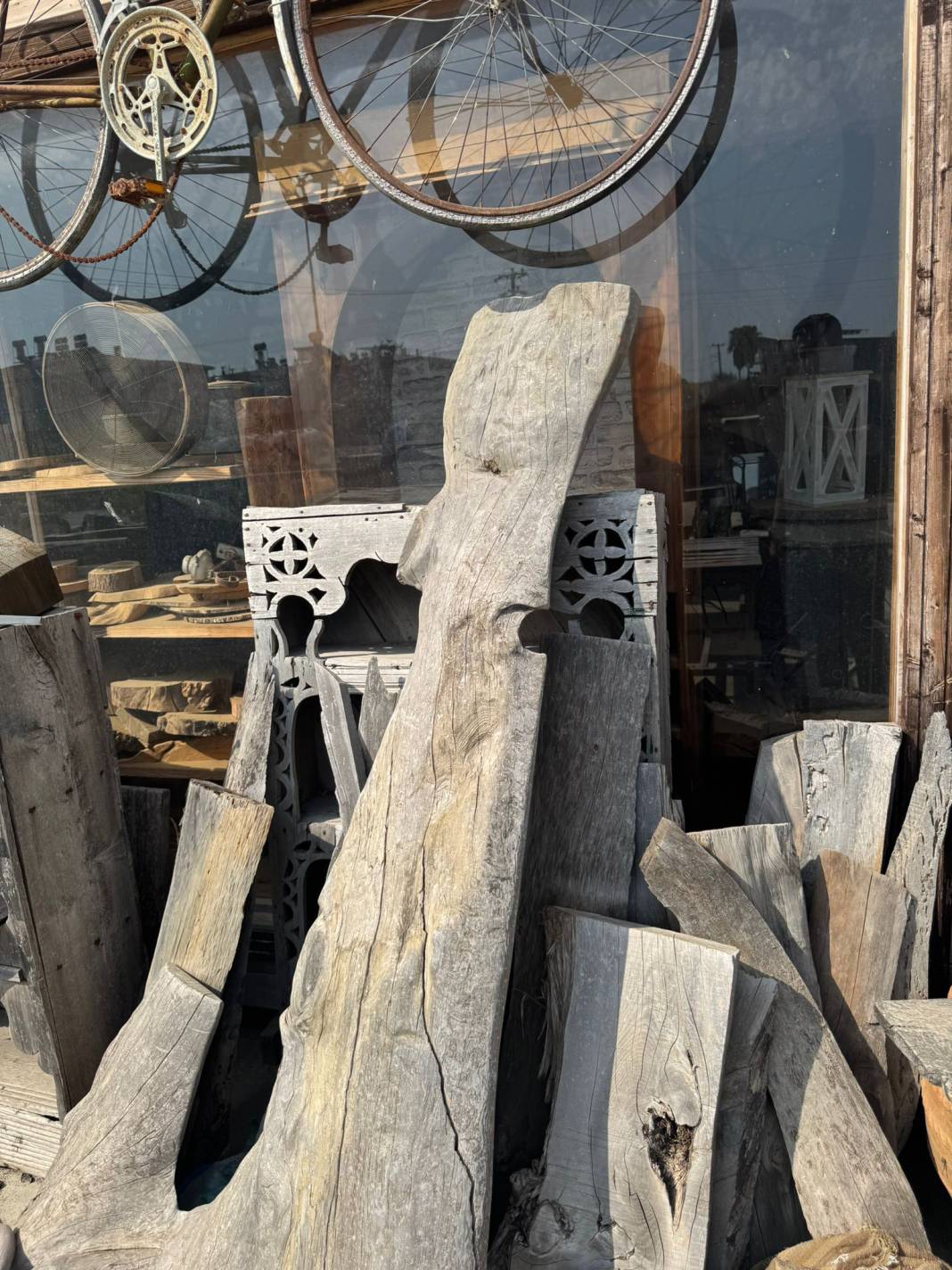 Mobilya deposundan bin 500 yıllık tarihi eserler çıktı 1