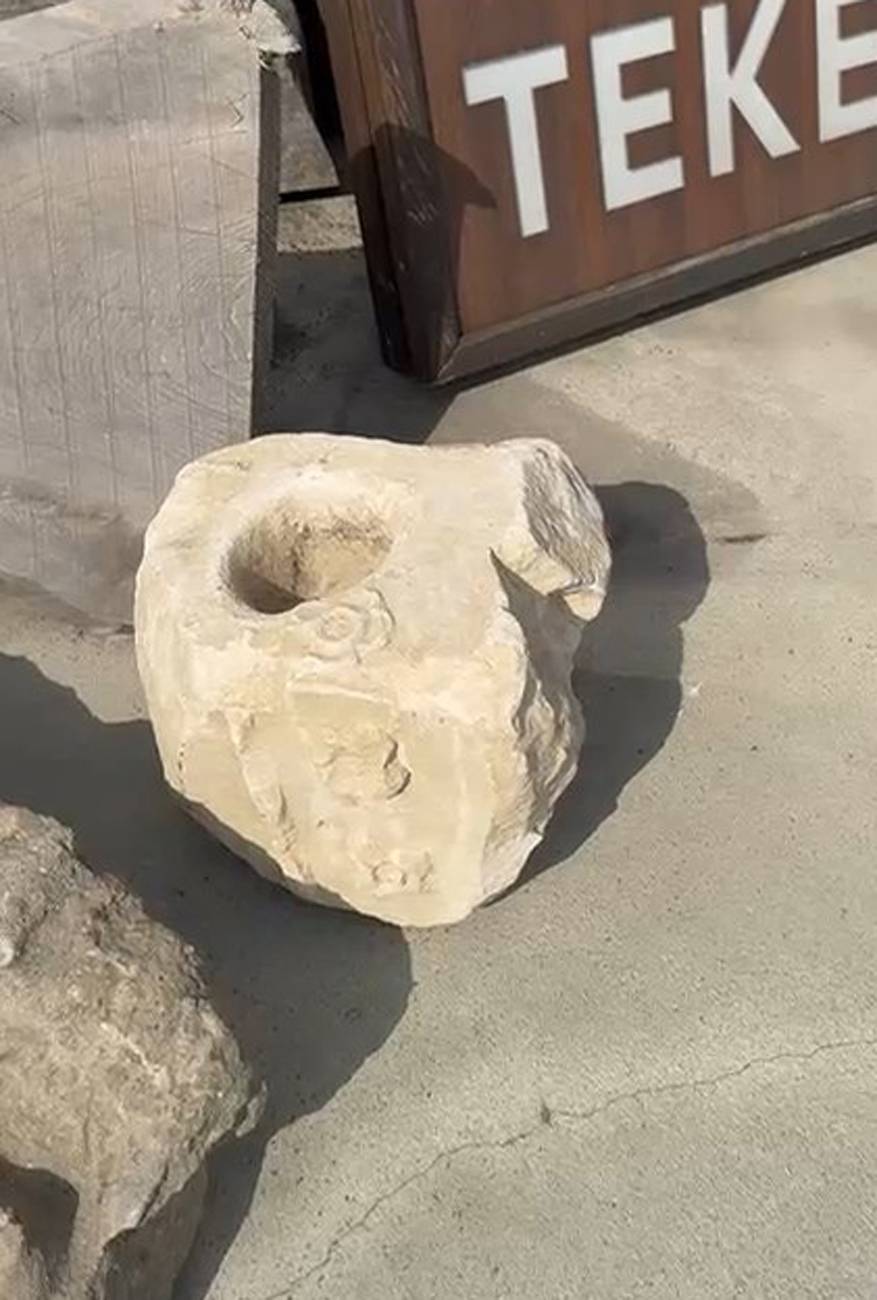 Mobilya deposundan bin 500 yıllık tarihi eserler çıktı 2