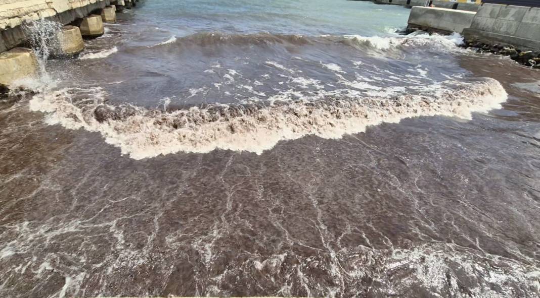 Marmara Denizi kırmızıya büründü 5