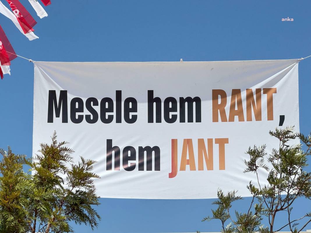 Çerçioğlu camdan bakınca bu pankartları görecek: 344.003 kez haram olsun 5