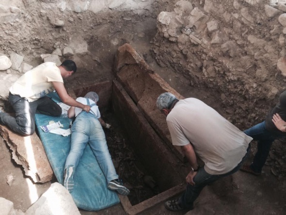 Balıkesir Edremit'te 2 bin 500 yıllık mezar açıldı 2