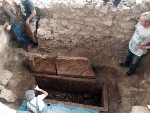 Balıkesir Edremit'te 2 bin 500 yıllık mezar açıldı 4