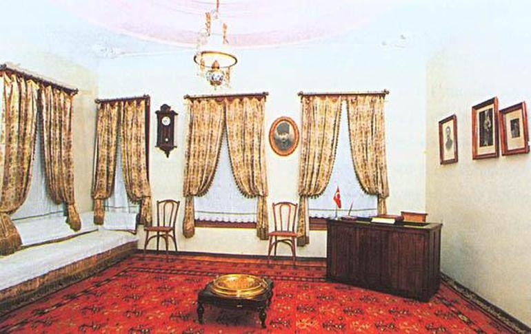 Atatürk Evi ziyaretçi rekoru kırıyor 7