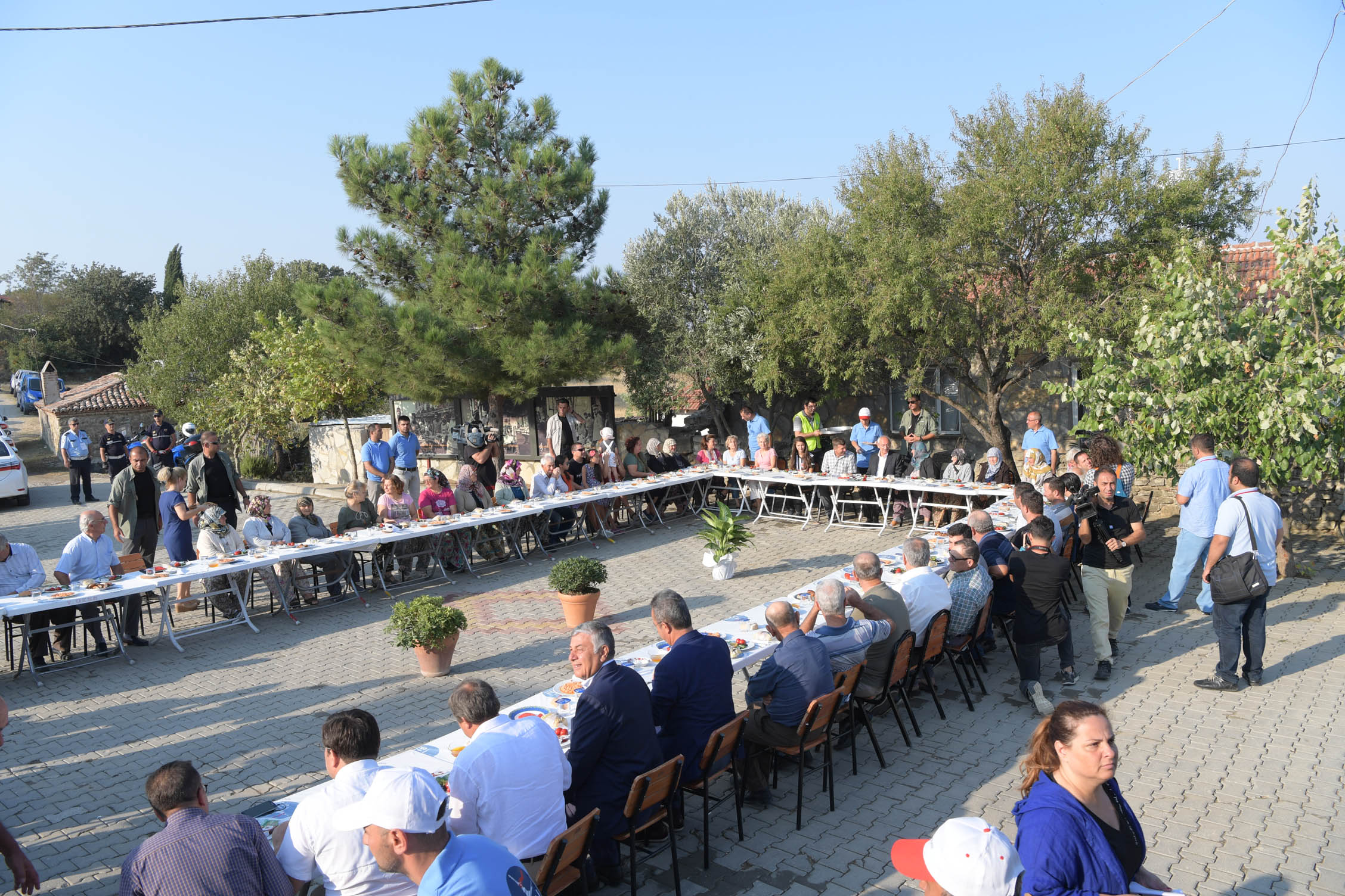 Kılıçdaroğlu Adalet Kurultayı'nın son gününde köylülerle kahvaltı y 1