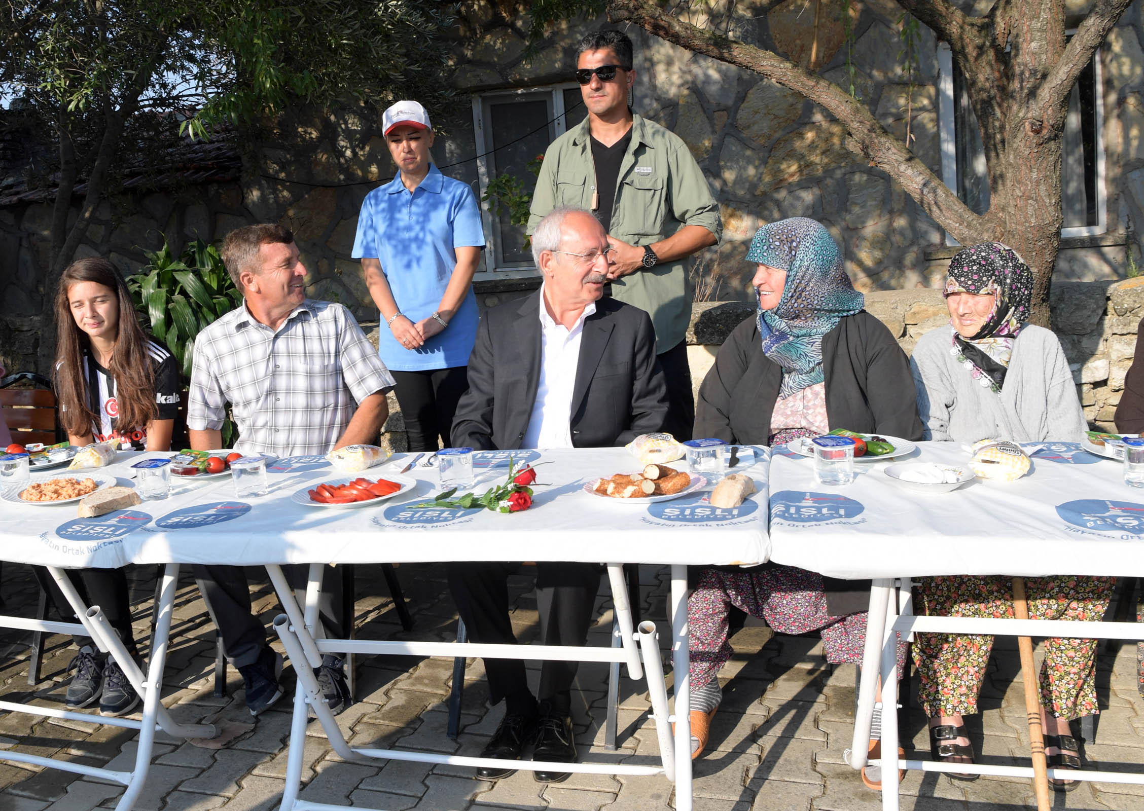 Kılıçdaroğlu Adalet Kurultayı'nın son gününde köylülerle kahvaltı y 2