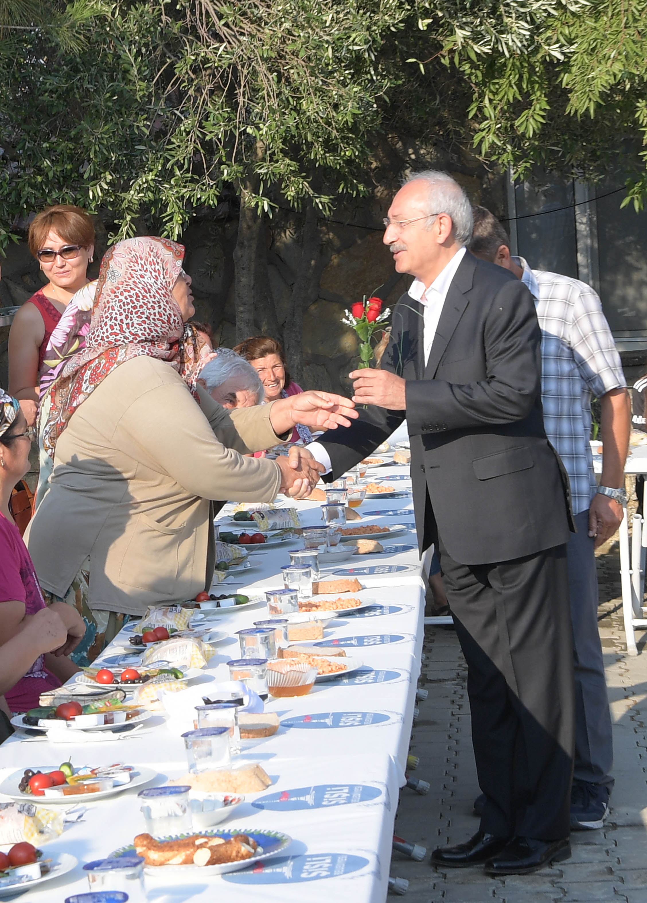 Kılıçdaroğlu Adalet Kurultayı'nın son gününde köylülerle kahvaltı y 3